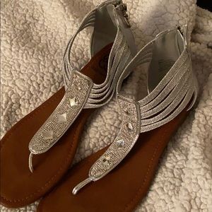 Daisy Fuentes Silver Sandals Size 9.5
